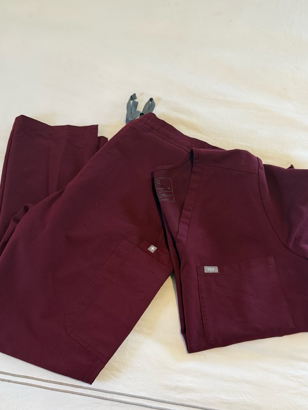 FIGS Burgundy Scrub Set L/ XL